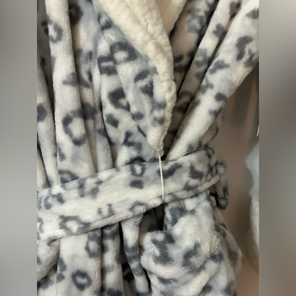 Sonoma Plush Leopard Women’s Bathrobe L NWT - Picture 4 of 11